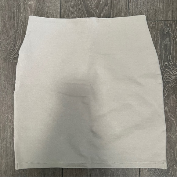 Aritzia Sunday Best Skirt - Picture 7 of 7